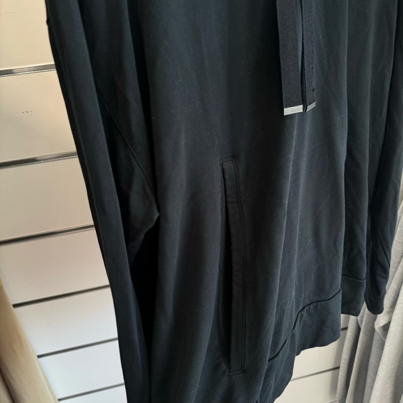 Banana Republic Hoodie with front pocket. Draw string hoodie pullover. Black - Picture 4 of 4